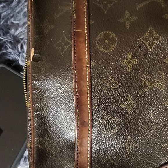 Lv clutch authentic - Picture 4 of 4